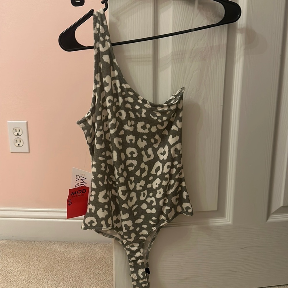 Cheetah bodysuit! Size small! Never worn.